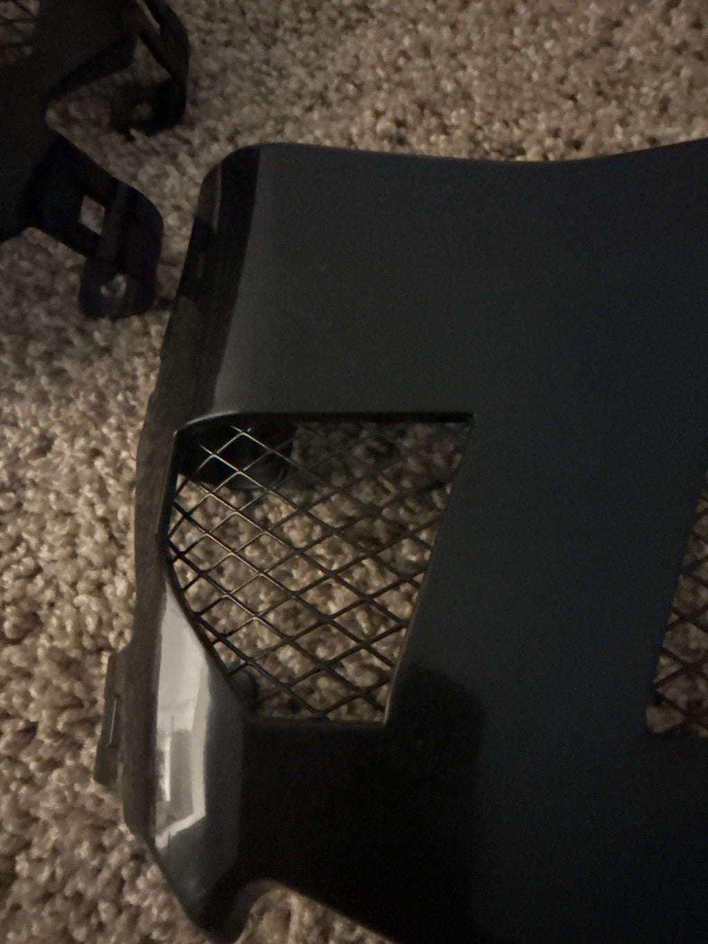 Vented plate with decal
