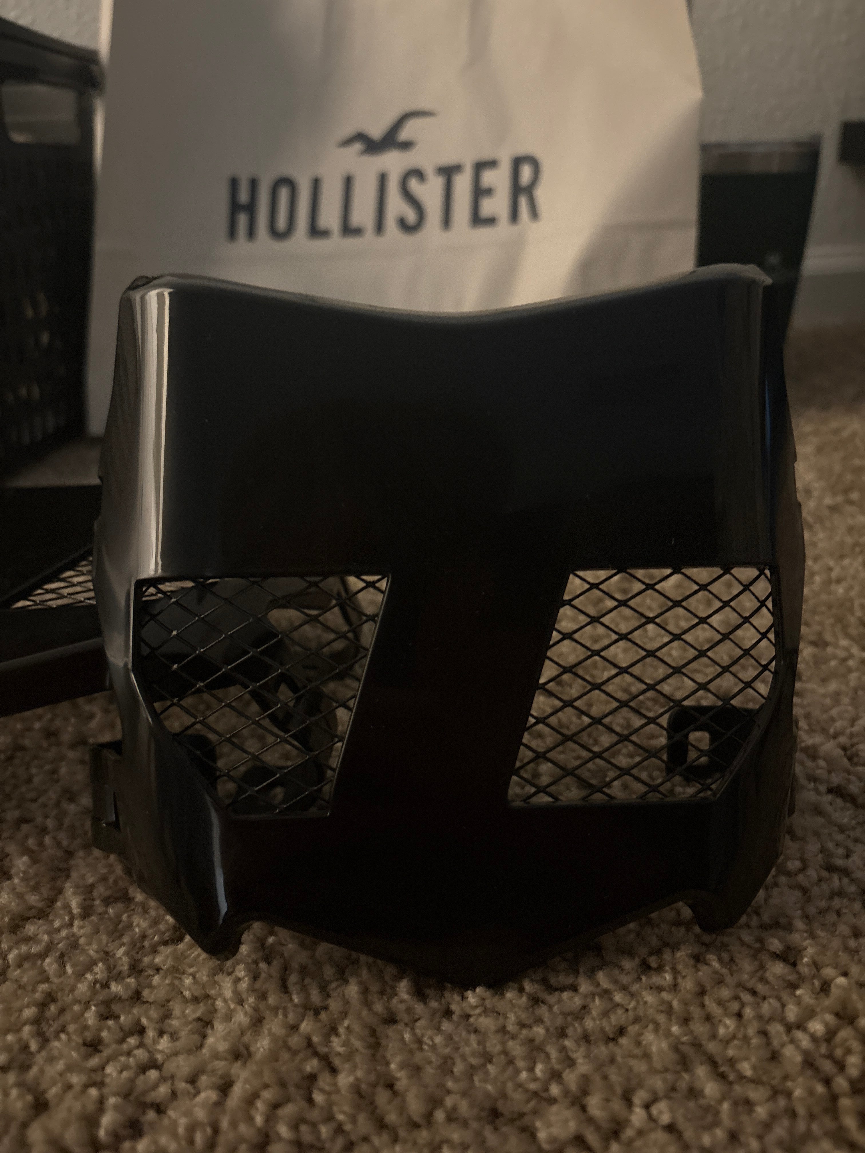 Vented plate with decal