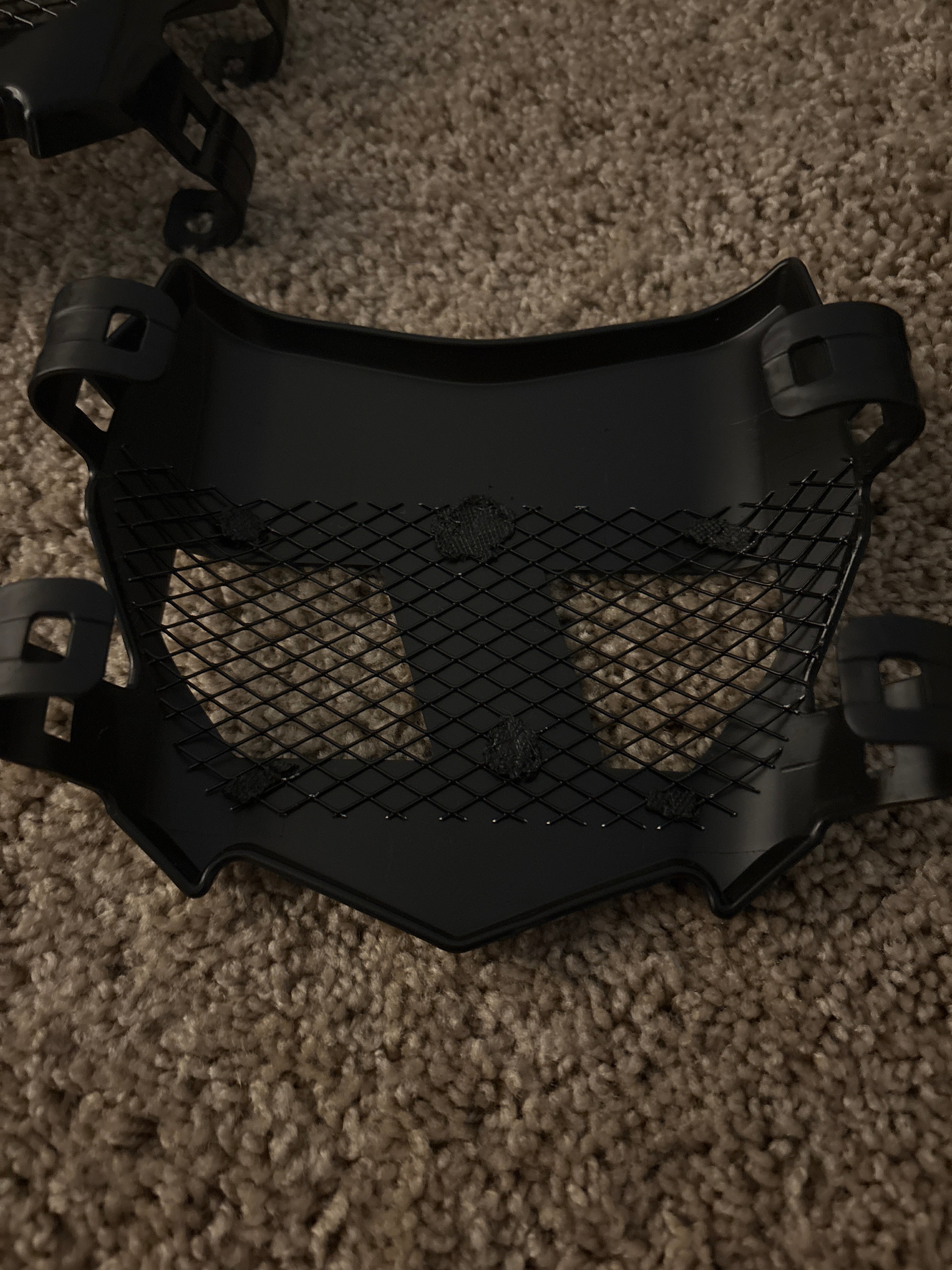Vented plate with decal